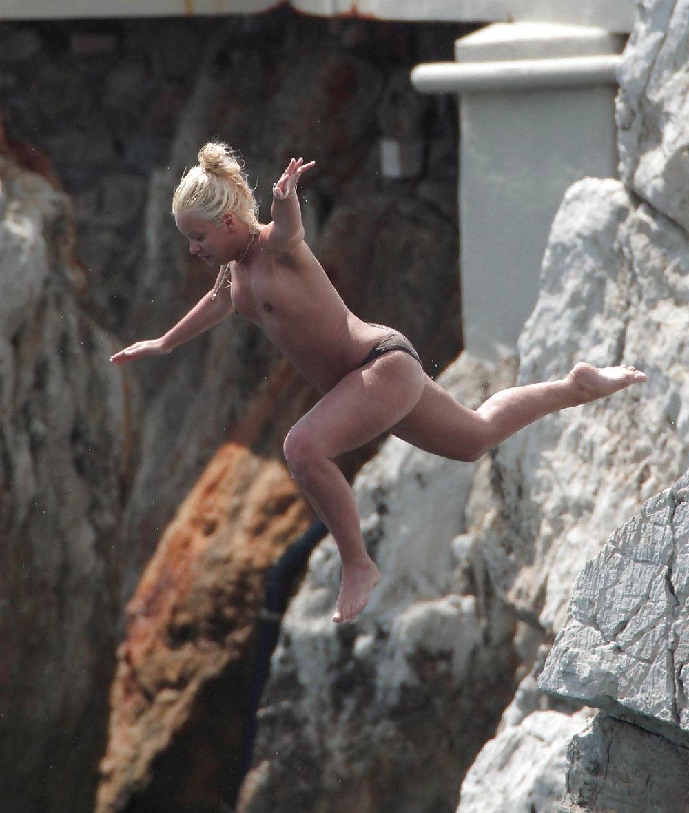25P Lily Allen Topless & Ass Photos