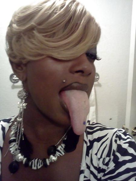 8P Imagine what her tongue can do