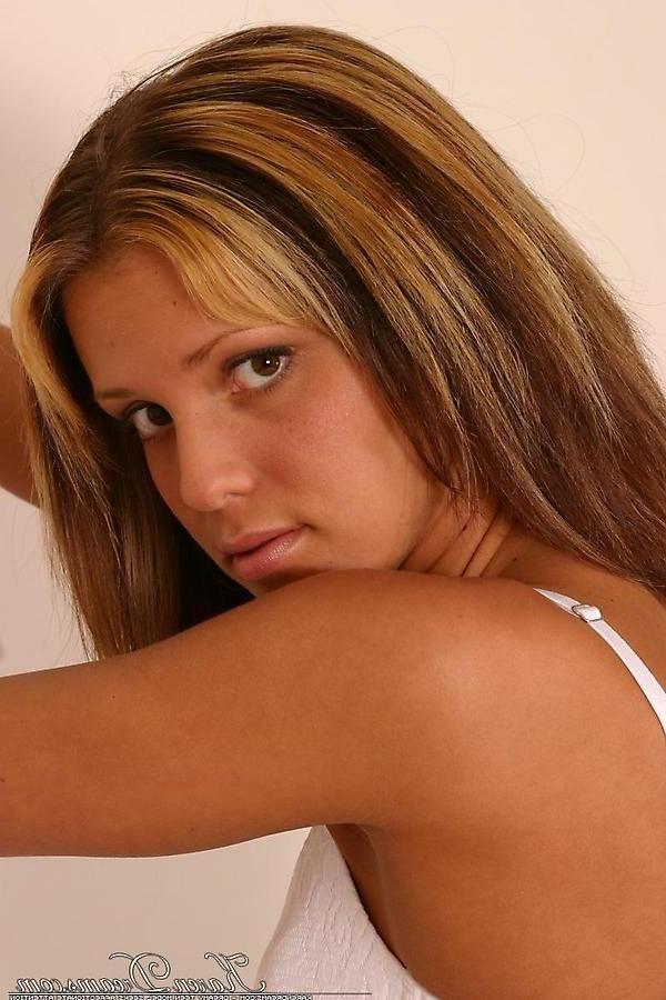 19P Pictures of teen model Karen Dreams getting kinky with a tennis racket