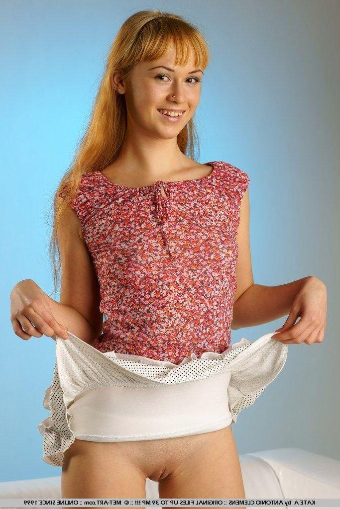 18P Pictures of Kate A naked and ready for your cock