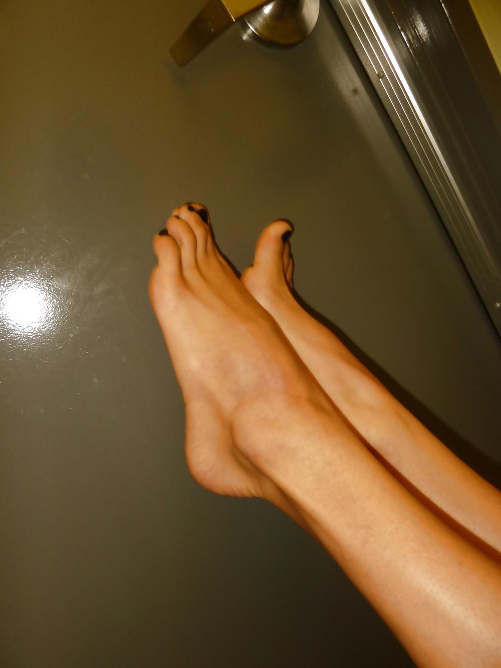 21P Smell my pretty feet