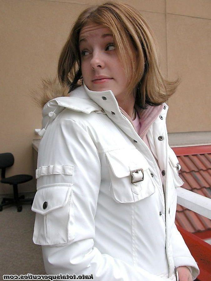20P Pictures of total super cutie Kate getting nude for you