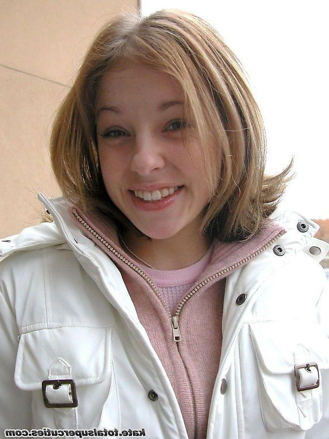 20P Pictures of total super cutie Kate getting nude for you