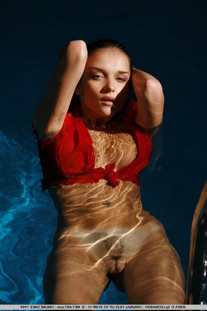 18P Pictures of Jenya D getting wet and smoking a cigarette