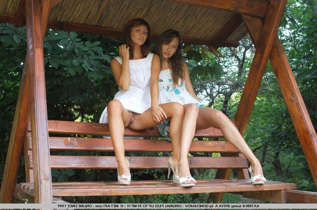 18P Pictures of two lovely teen girls exposing themselves outside