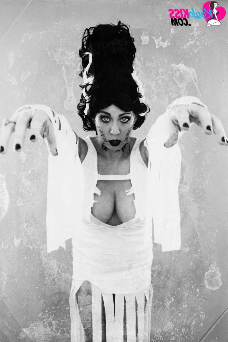 12P Kayla Recreates a Classic look as the Bride of Frankenstein!