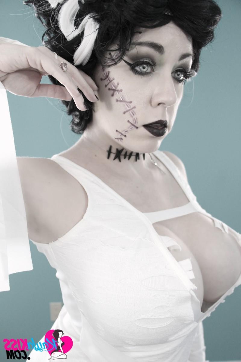 12P Kayla Recreates a Classic look as the Bride of Frankenstein!