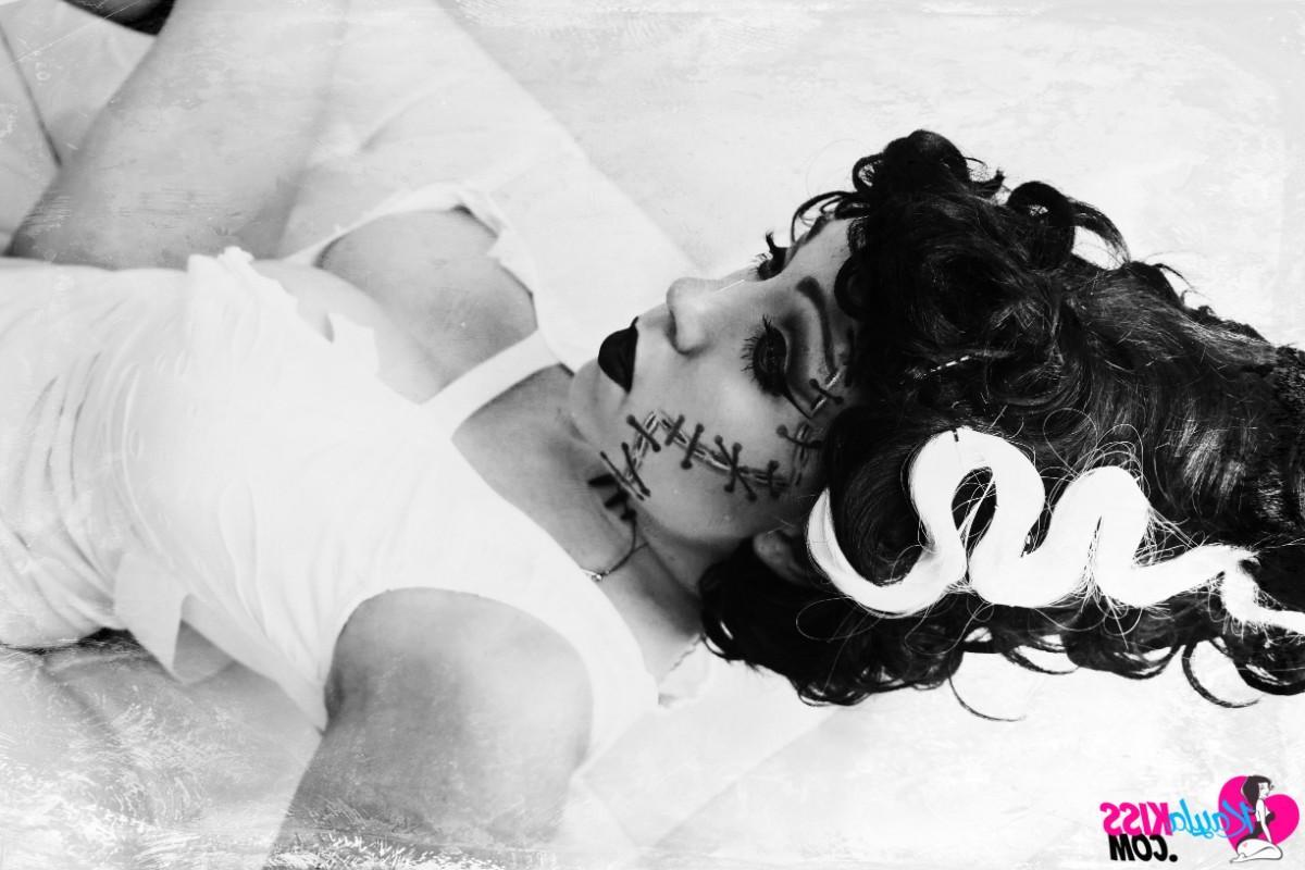 12P Kayla Recreates a Classic look as the Bride of Frankenstein!