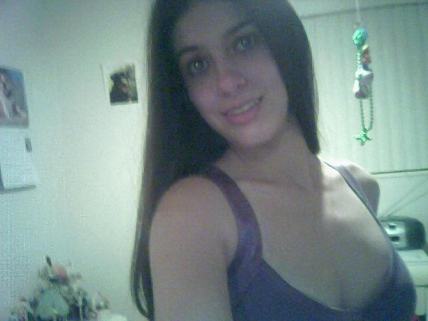 25P Brunette chubby teen shows her hairy pussy
