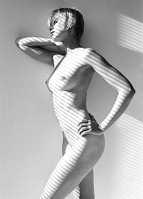 25P Nude Photo Art 9 - Gavin Oneill