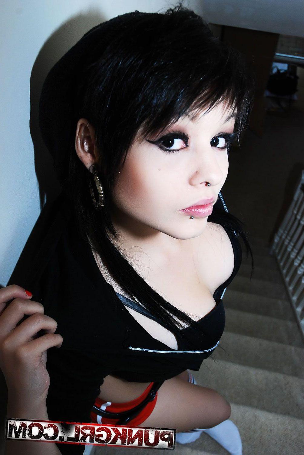 20P Pictures of punk teen Kitten teasing you on the stairs