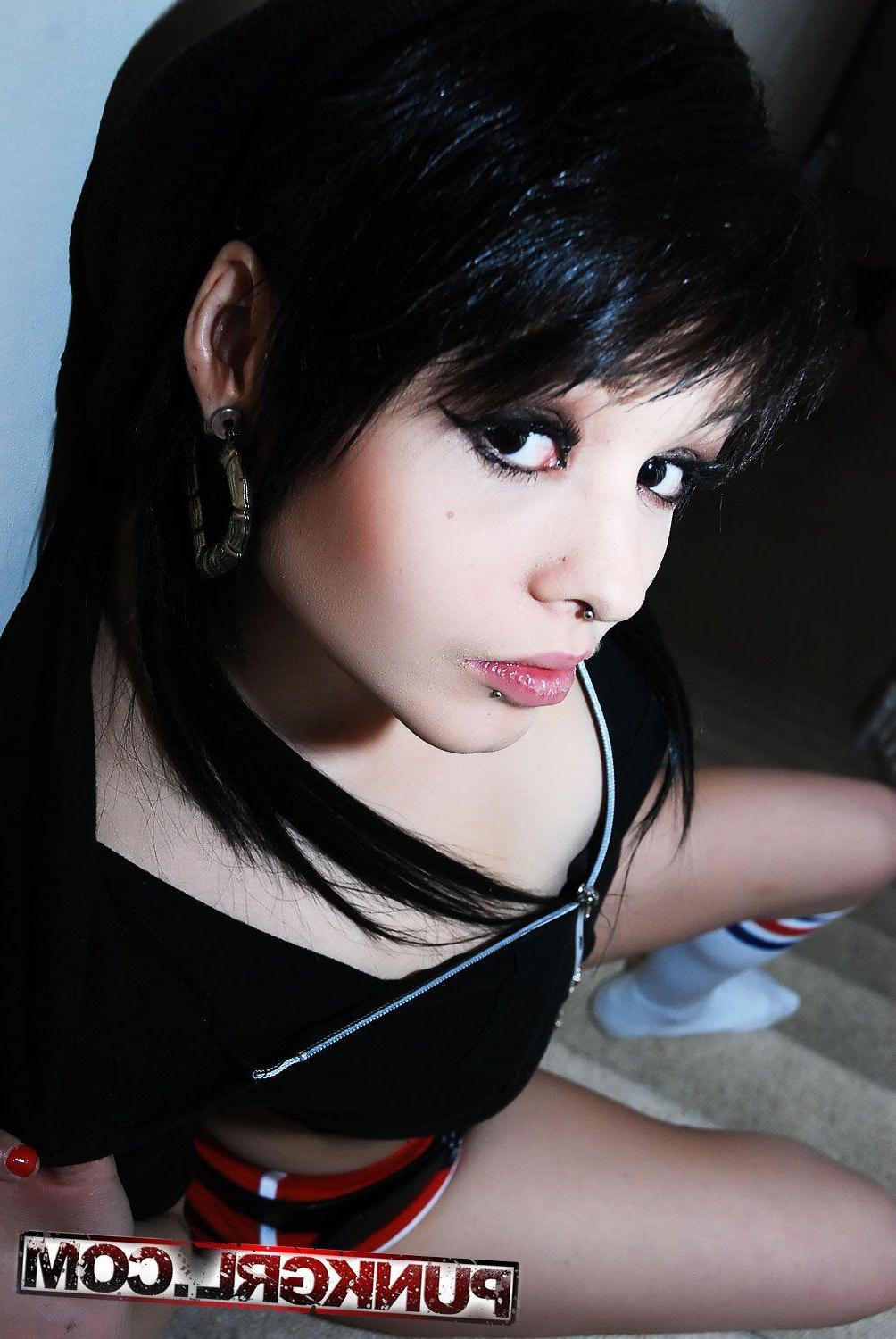 20P Pictures of punk teen Kitten teasing you on the stairs