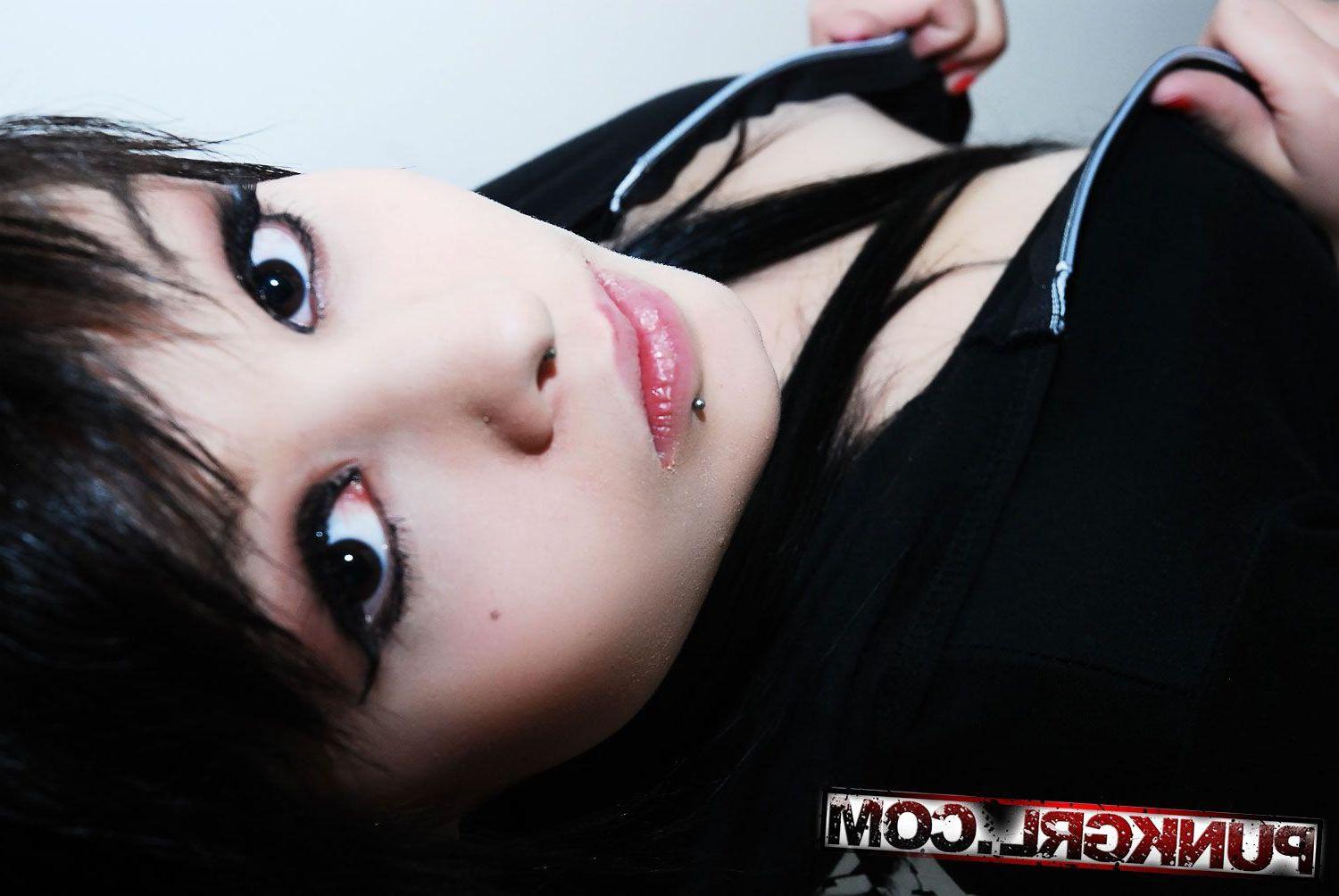 20P Pictures of punk teen Kitten teasing you on the stairs