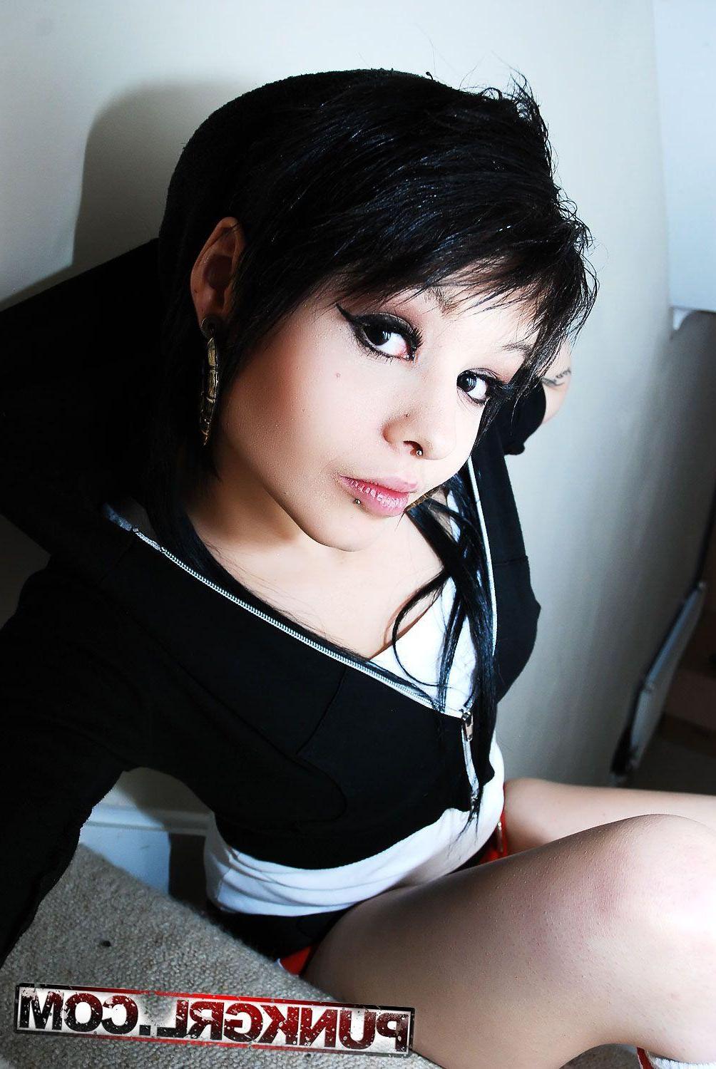 20P Pictures of punk teen Kitten teasing you on the stairs