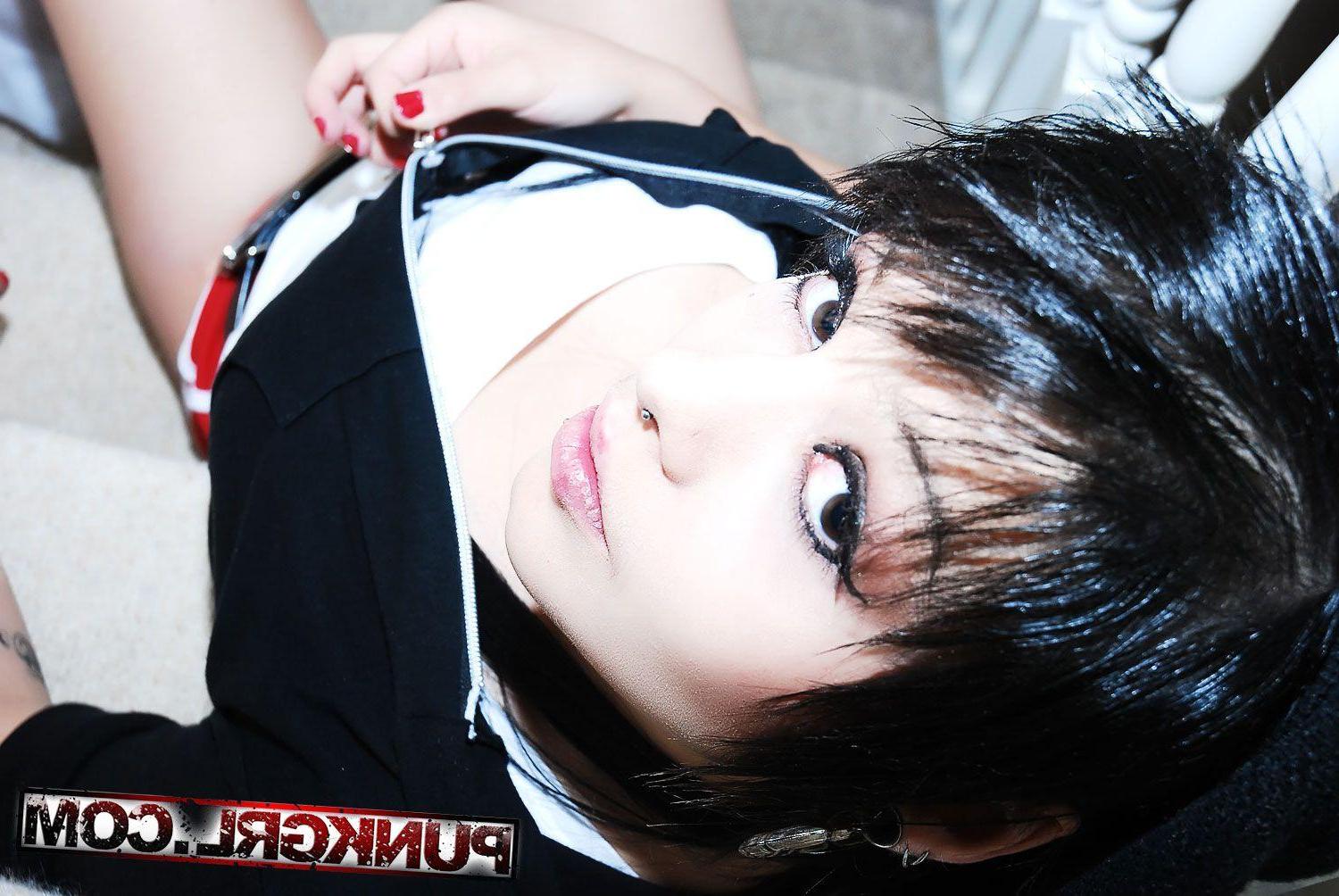 20P Pictures of punk teen Kitten teasing you on the stairs