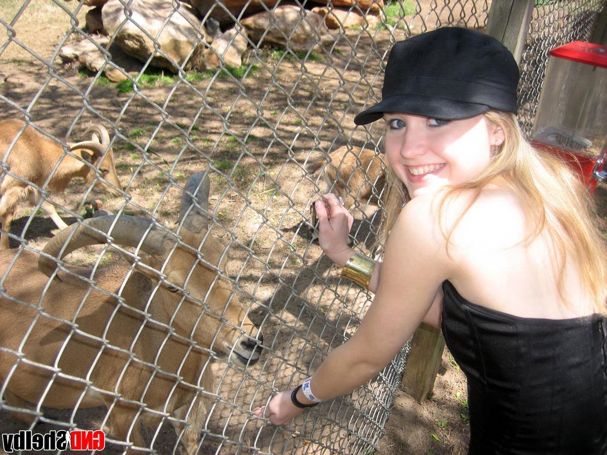 12P Cute teen Shelby visits the zoo for some candid photos