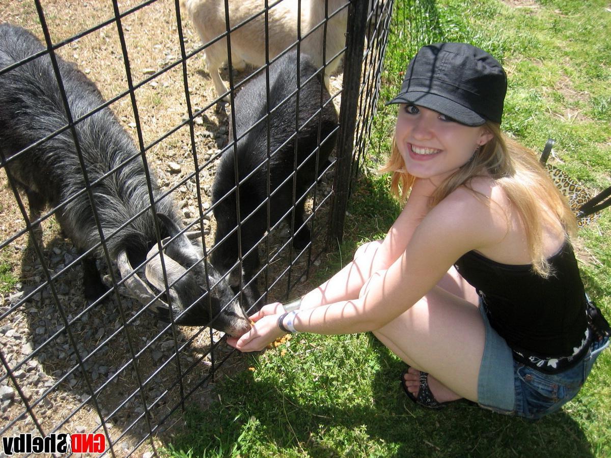 12P Cute teen Shelby visits the zoo for some candid photos