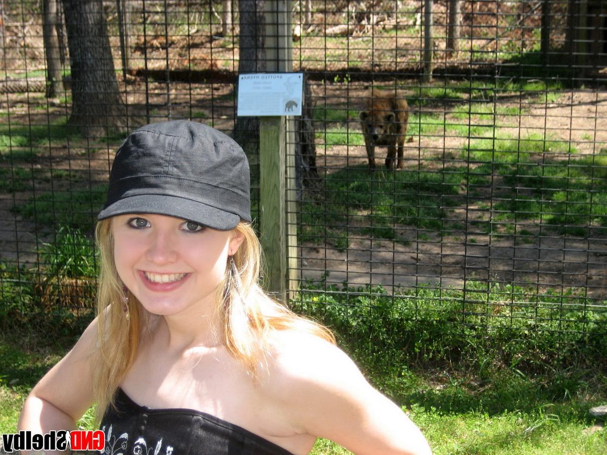 12P Cute teen Shelby visits the zoo for some candid photos