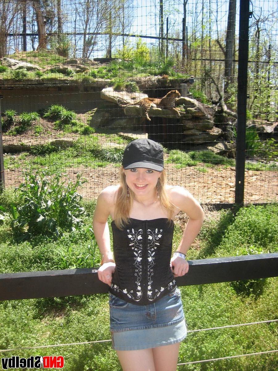 12P Cute teen Shelby visits the zoo for some candid photos