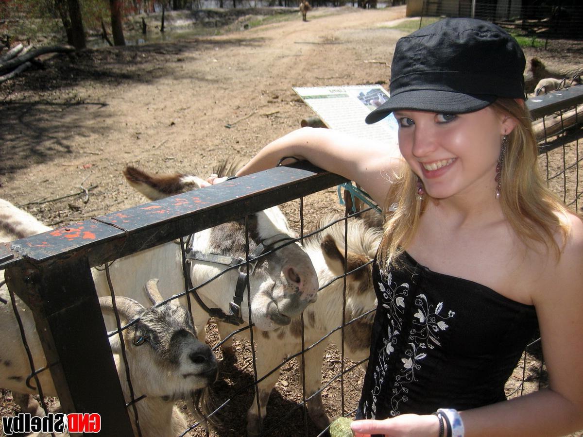 12P Cute teen Shelby visits the zoo for some candid photos