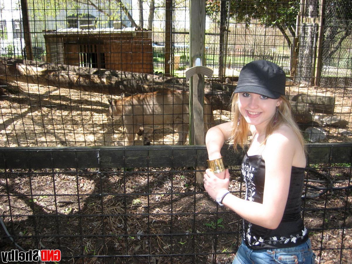 12P Cute teen Shelby visits the zoo for some candid photos