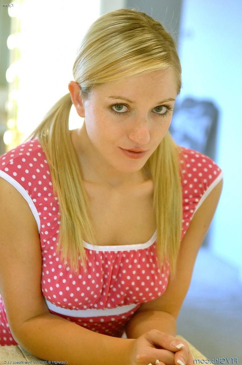 20P Pictures of a cute blonde playing with her pussy