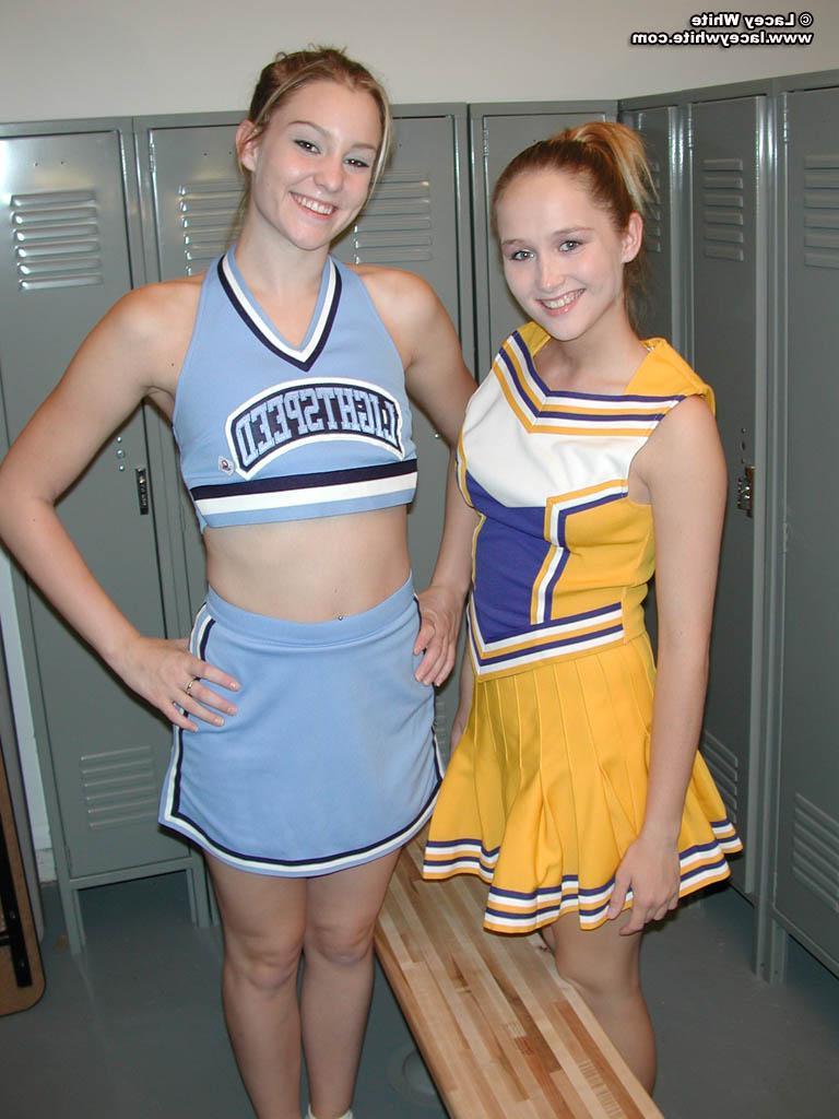 20P Two teen cheerleaders get naughty in the locker room