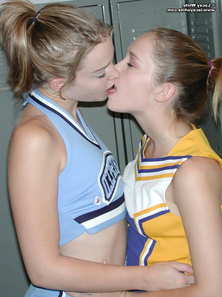 20P Two teen cheerleaders get naughty in the locker room