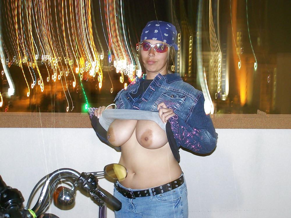 25P Big Natural MILF Racks