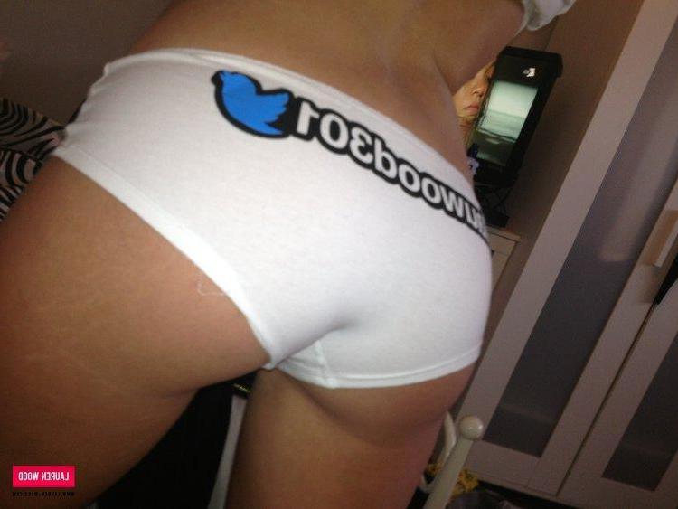12P Lauren looking geeky, strips at home and invites you to play