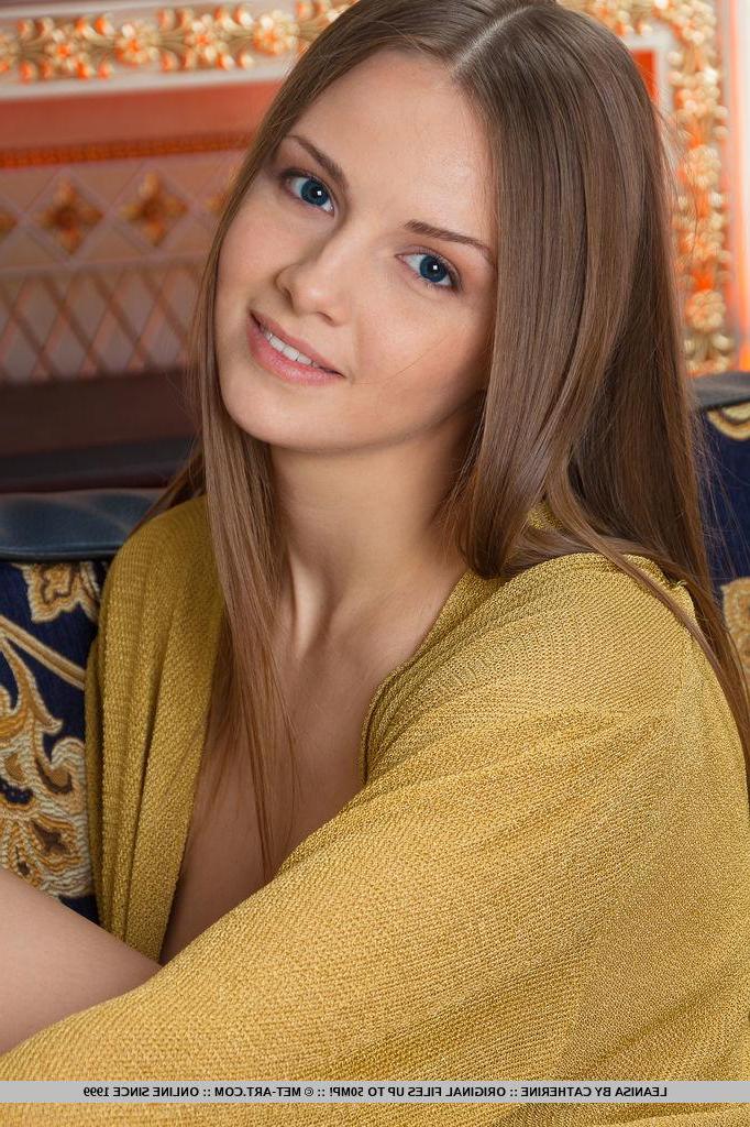 15P Leanisa strips naked and spreads her pretty legs for you