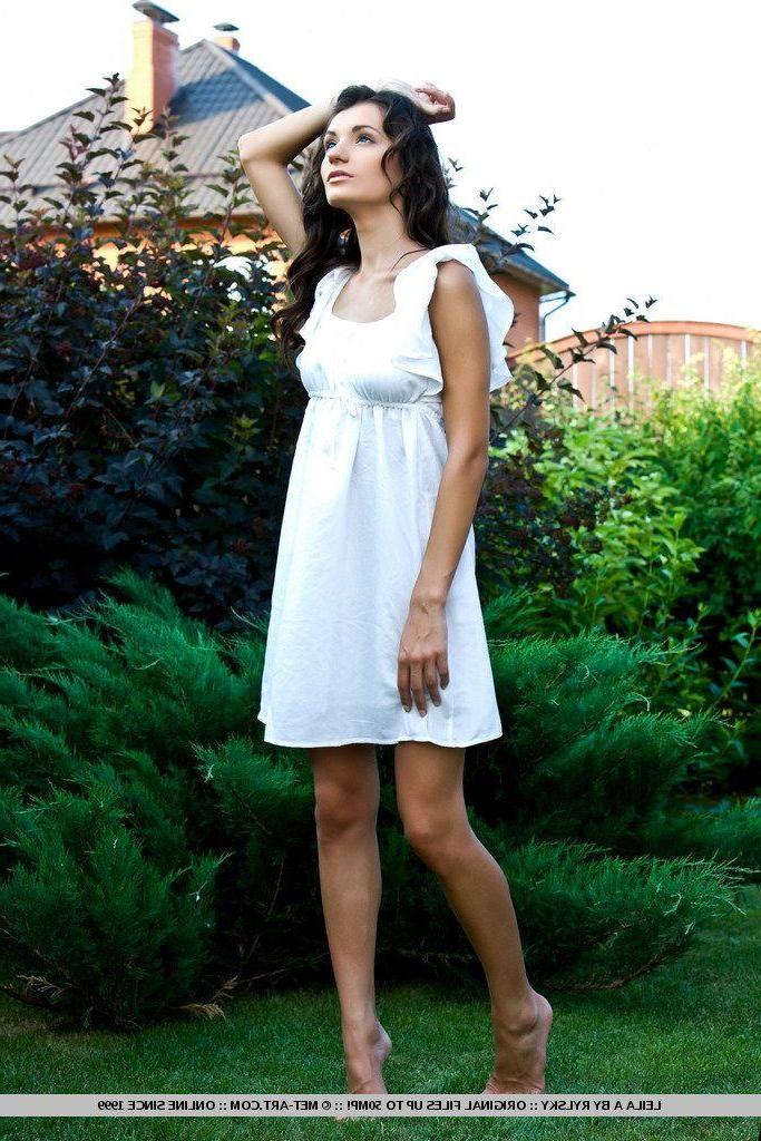 18P Pictures of Leila A naked and horny for you