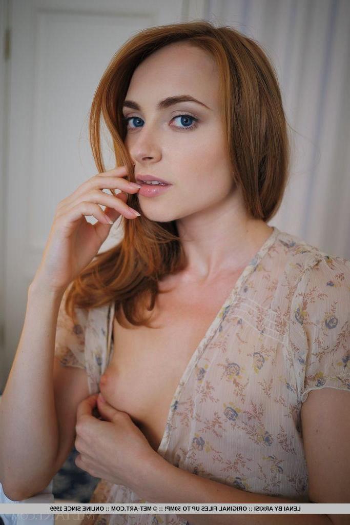 18P Beautiful redhead Lenai gets completely naked and shows you her stunning pussy lips