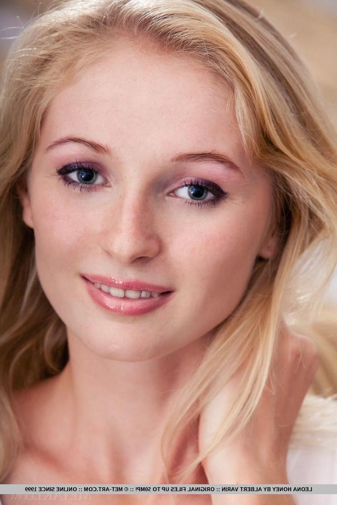 18P Blonde beauty Leona Honey shows you her hot body in "Paradi"