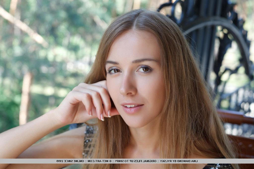 18P Pictures of teen beauty Lina Diamond naked and spreading just for you