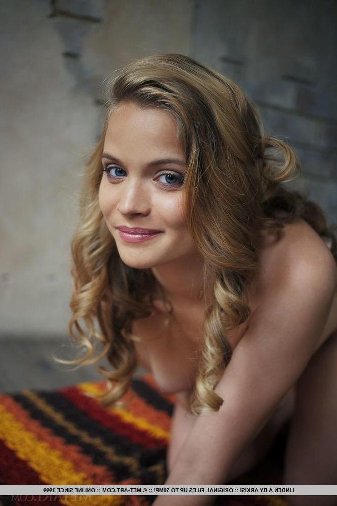 18P Blonde teen Linden A strips naked and shows her tight body