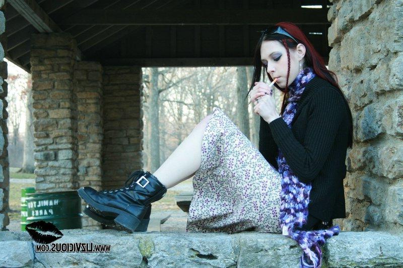 20P Pictures of Liz Vicious smoking a cigarette outside