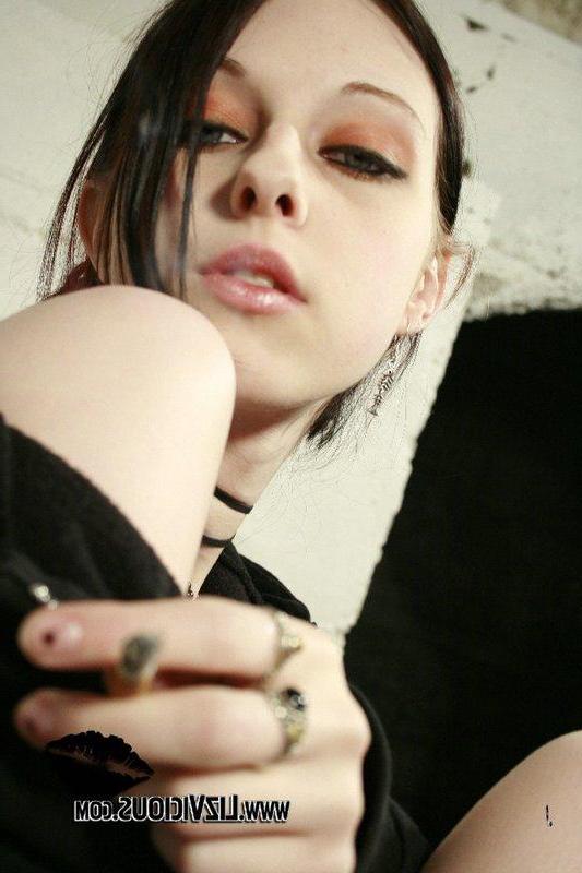 20P Pictures of Liz Vicious smoking a cigarette