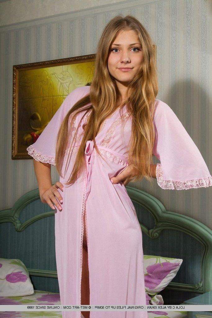 18P Pictures of Lola C naked and spreading for you