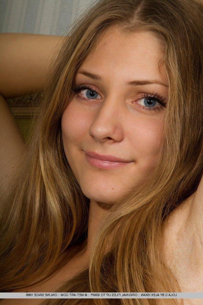18P Pictures of Lola C naked and spreading for you