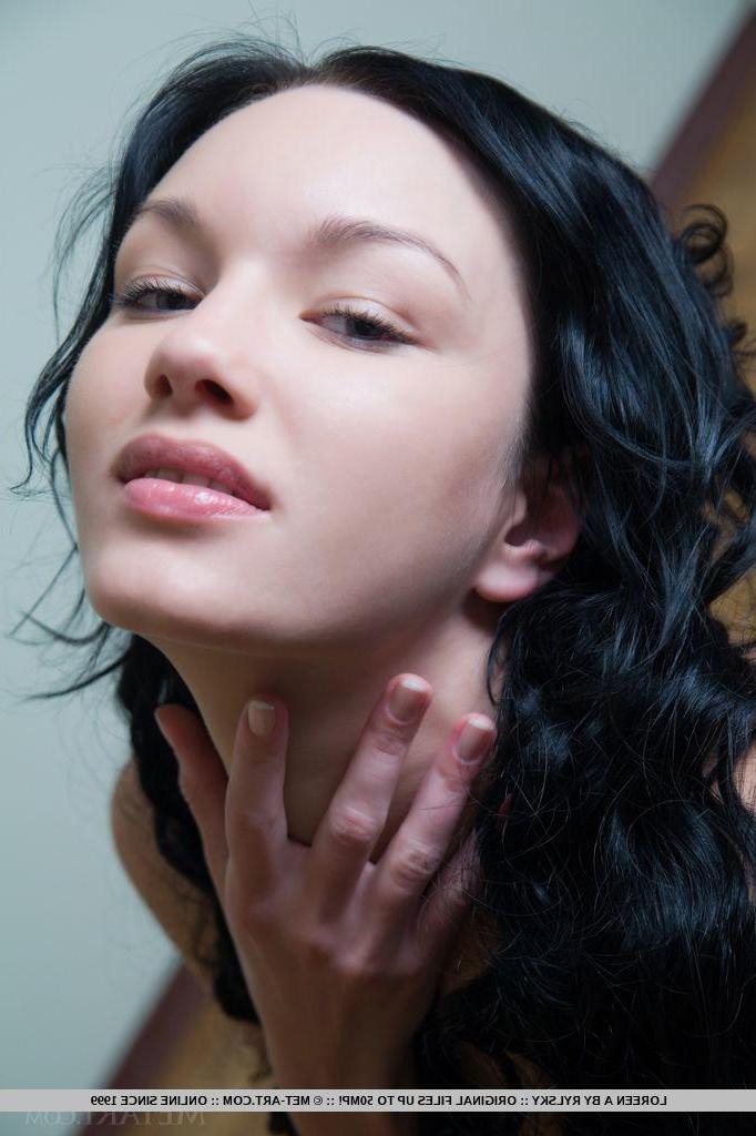 18P Beautiful girl Loreen A wants to show you how amazing her pussy is