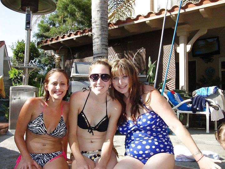 25P Cute Teens -Mouth Wide Open 