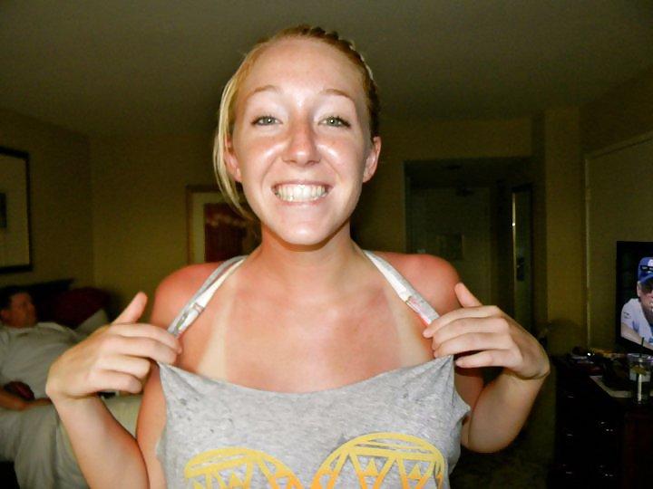 25P Cute Teens -Mouth Wide Open 