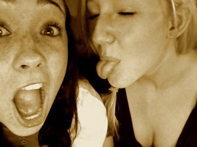 25P Cute Teens -Mouth Wide Open 