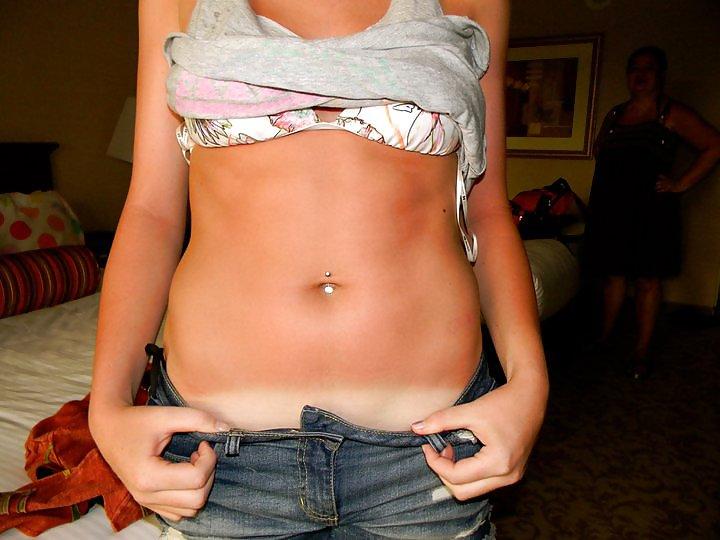 25P Cute Teens -Mouth Wide Open 