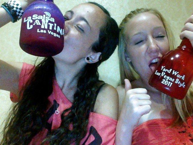 25P Cute Teens -Mouth Wide Open 