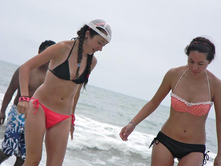 25P Cute Teens -Mouth Wide Open 