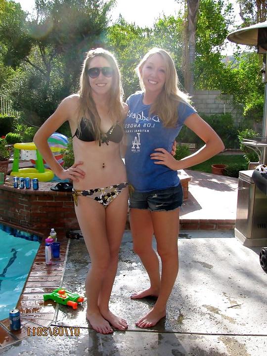 25P Cute Teens -Mouth Wide Open 