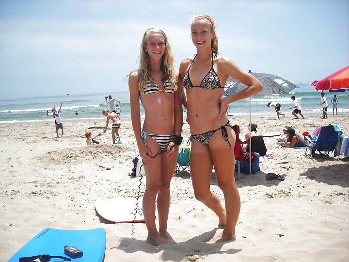 25P Cute Teens -Mouth Wide Open 