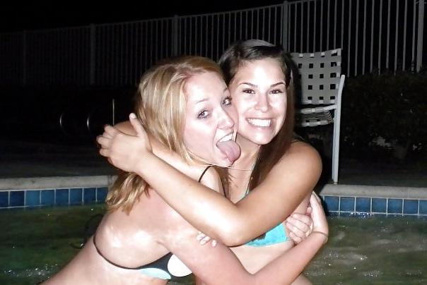 25P Cute Teens -Mouth Wide Open 